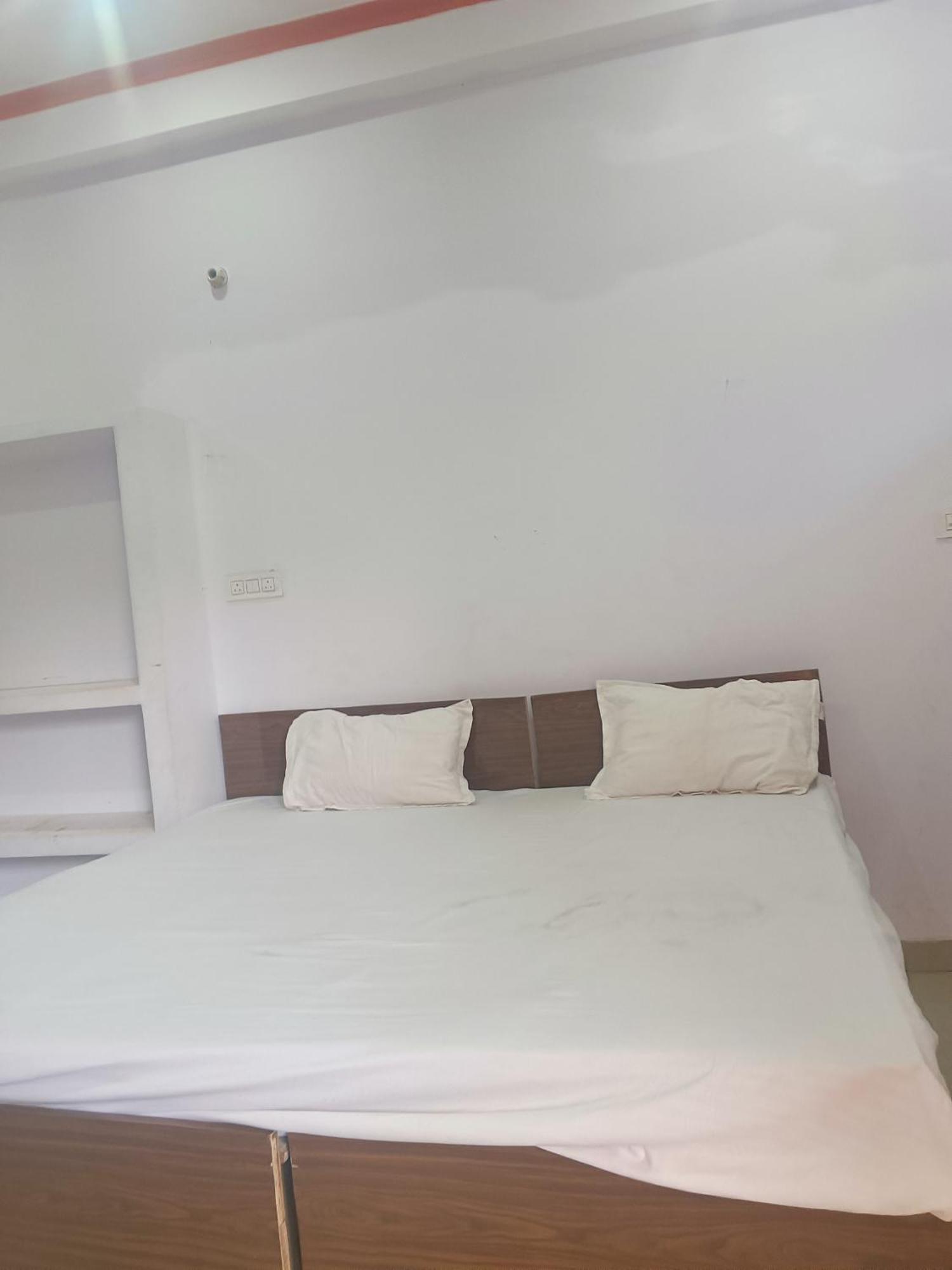 ホテル La Ayodhya Residency エクステリア 写真
